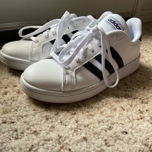 Adidas Grand Court Sneakers: black and white